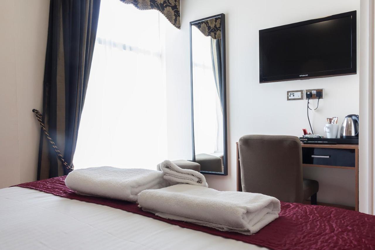 The Clarendon Royal Community Hotel เกรฟเซ็นด์ ภายนอก รูปภาพ