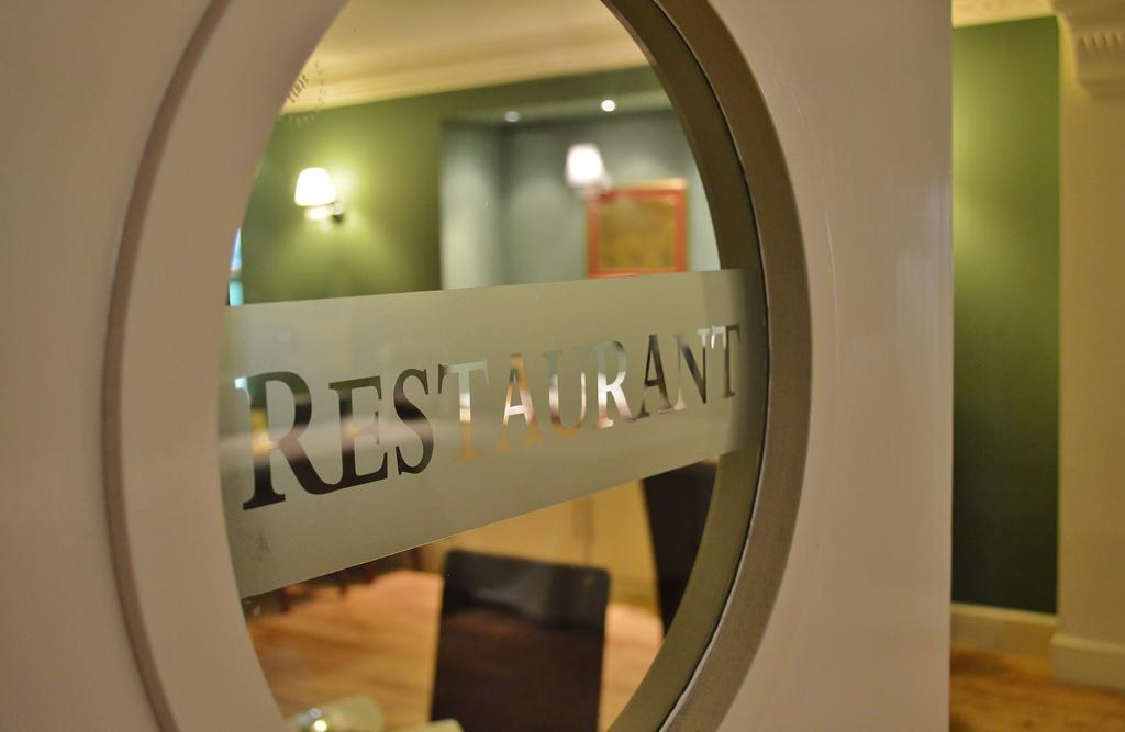 The Clarendon Royal Community Hotel เกรฟเซ็นด์ ภายนอก รูปภาพ