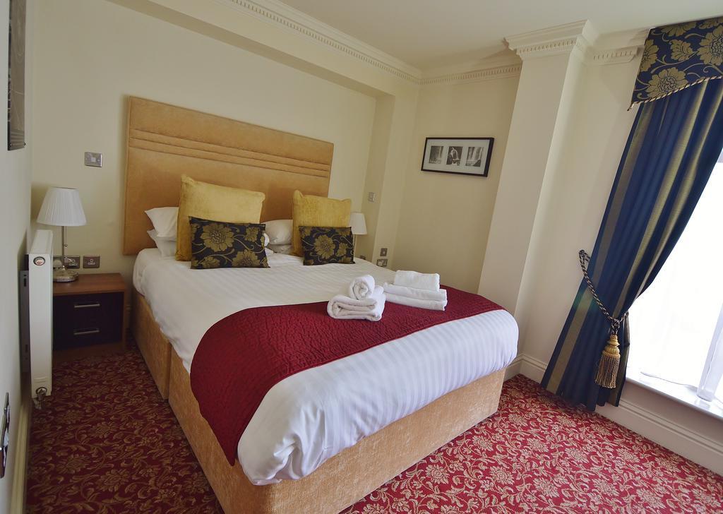 The Clarendon Royal Community Hotel เกรฟเซ็นด์ ภายนอก รูปภาพ