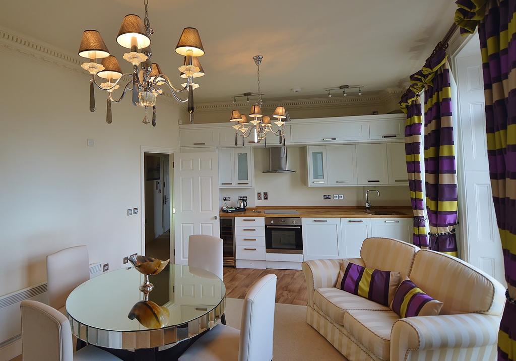 The Clarendon Royal Community Hotel เกรฟเซ็นด์ ภายนอก รูปภาพ