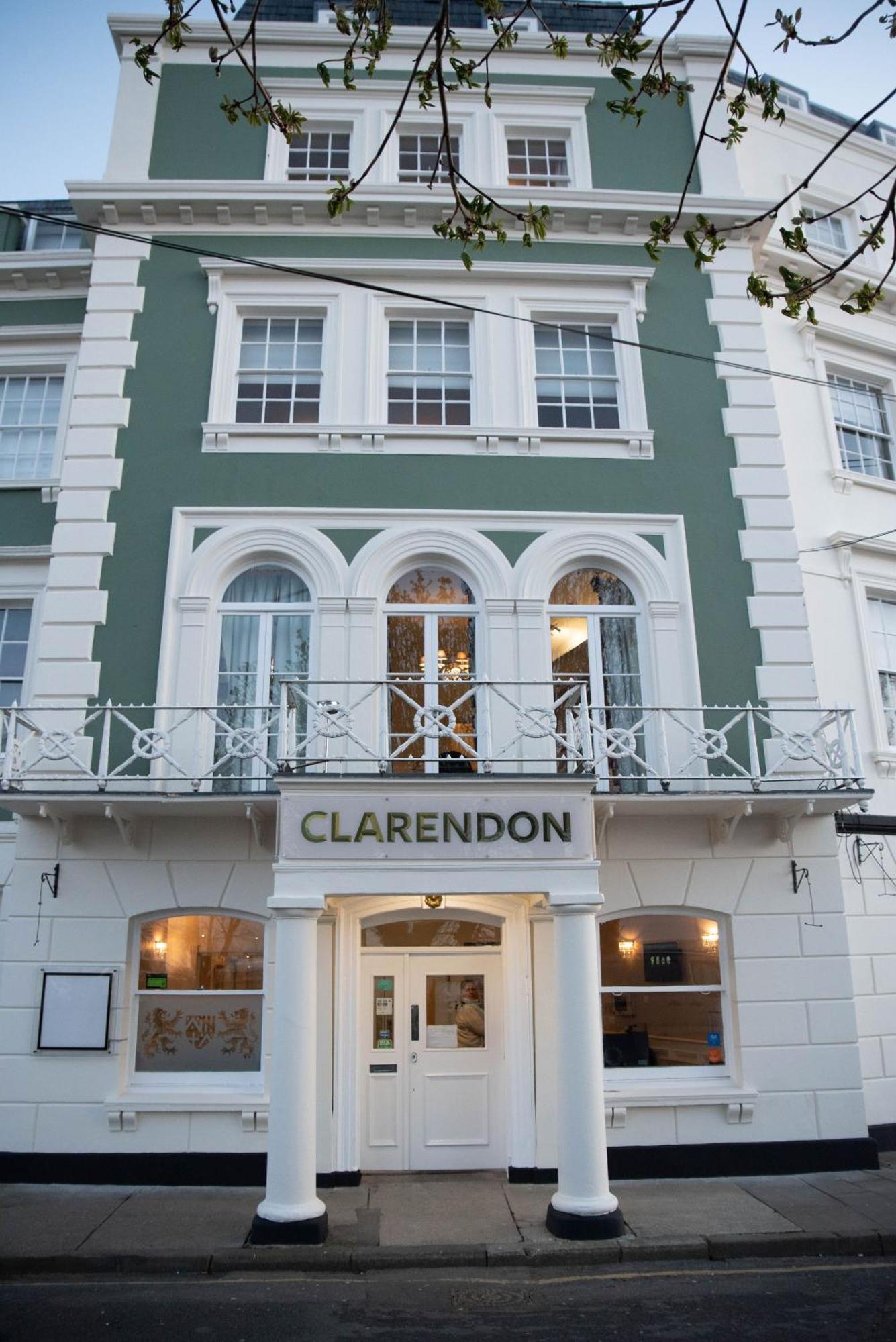 The Clarendon Royal Community Hotel เกรฟเซ็นด์ ภายนอก รูปภาพ